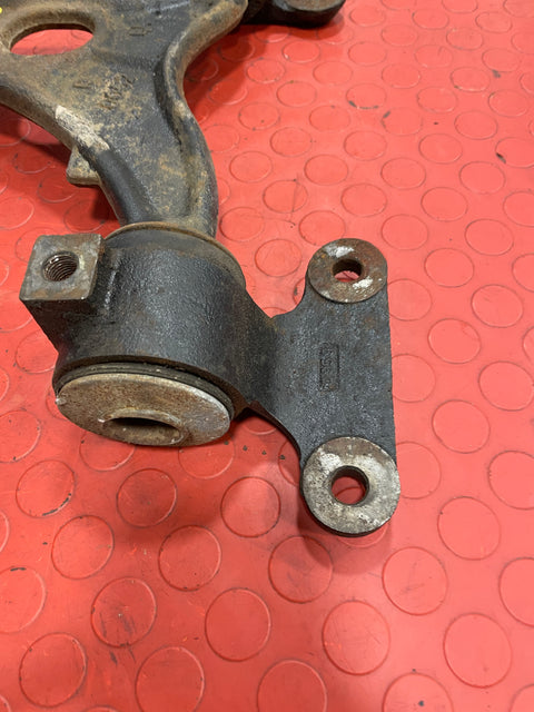 Citroen Dispatch/Peugeot Expert/Vauxhall Vivaro/Toyota Proace/Fiat Scudo WISHBONE CONTROL ARM Driver Side Right 2008-2016 P/N 3520R8 - 1 / R0052