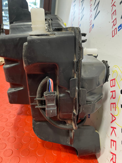 Citroen Berlingo Peugeot Partner Toyota Proace Vauxhall Combo ADBLUE TANK AND PUMP 2019-2024 P/N 9817601880