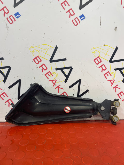 Peugeot Partner/Citroen Berlingo PASSENGER SIDE SLIDING DOOR BOTTOM ROLLER 2019-2023P/N 9916965980