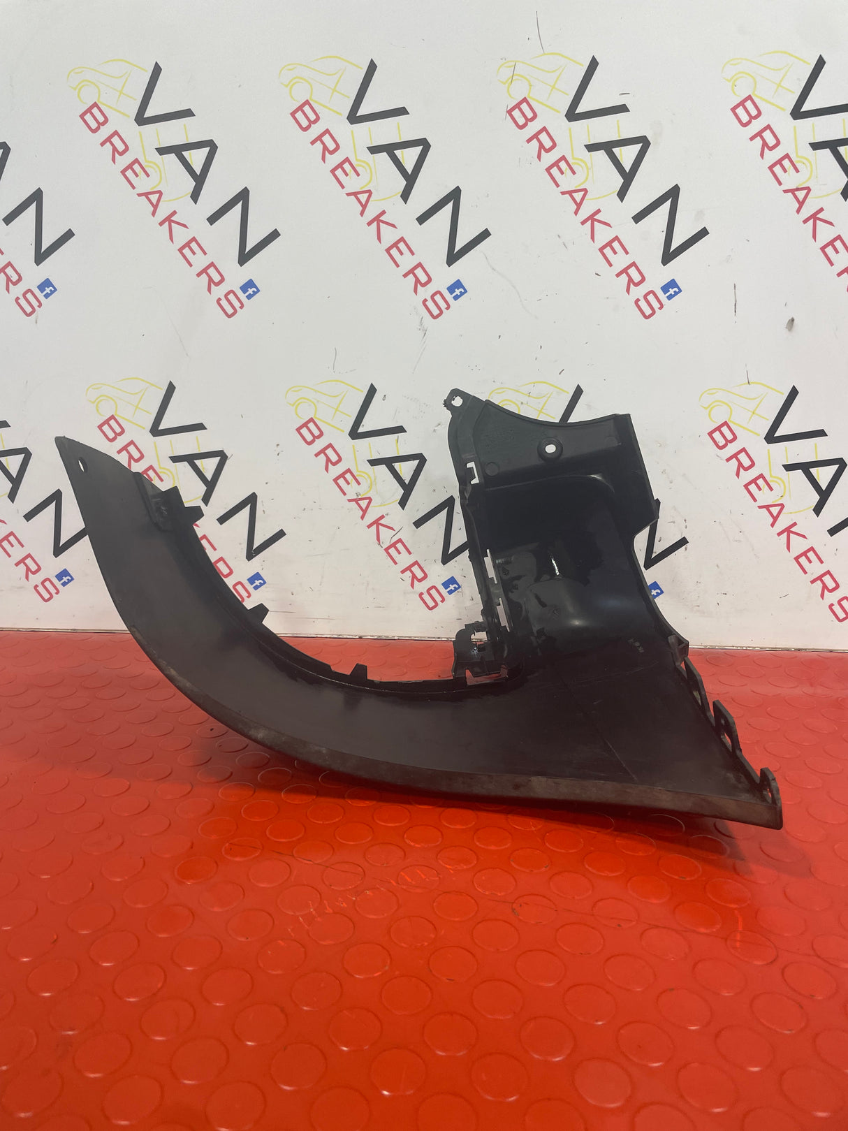 Peugeot Partner/Citroen Berlingo PASSENGER SIDE REAR BUMPER CORNER MOLDING END CAP N/S P/N 9682044077