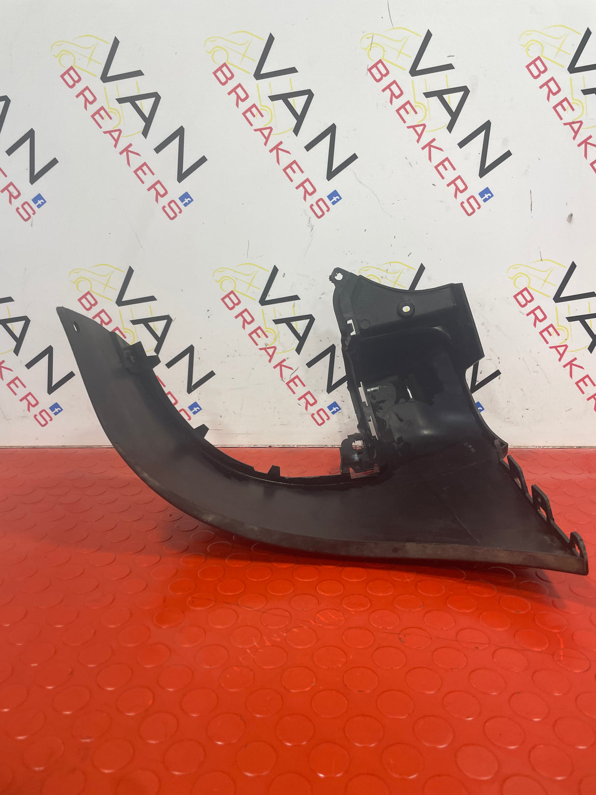 Peugeot Partner/Citroen Berlingo PASSENGER SIDE REAR BUMPER CORNER MOLDING END CAP N/S P/N 9682044077