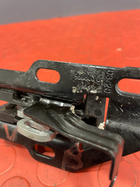 Vauxhall Vivaro/Citroen Dispatch/Peugeot Expert/Toyota Proace/Fiat Scudo BACK DOOR UPPER LOCK LATCH 2016-2024 P/N 96080J01