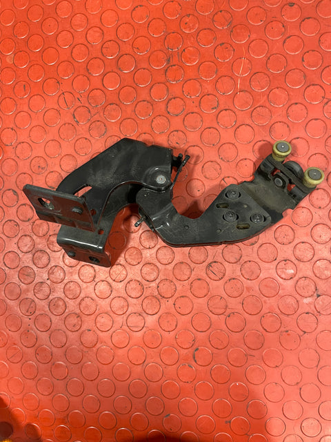 Vauxhall Vivaro/Citroen Dispatch/Peugeot Expert/Toyota Proace/Fiat Scudo CENTRE SLIDING DOOR ROLLER LEFT SIDE 2016-2024 P/N 9808074980