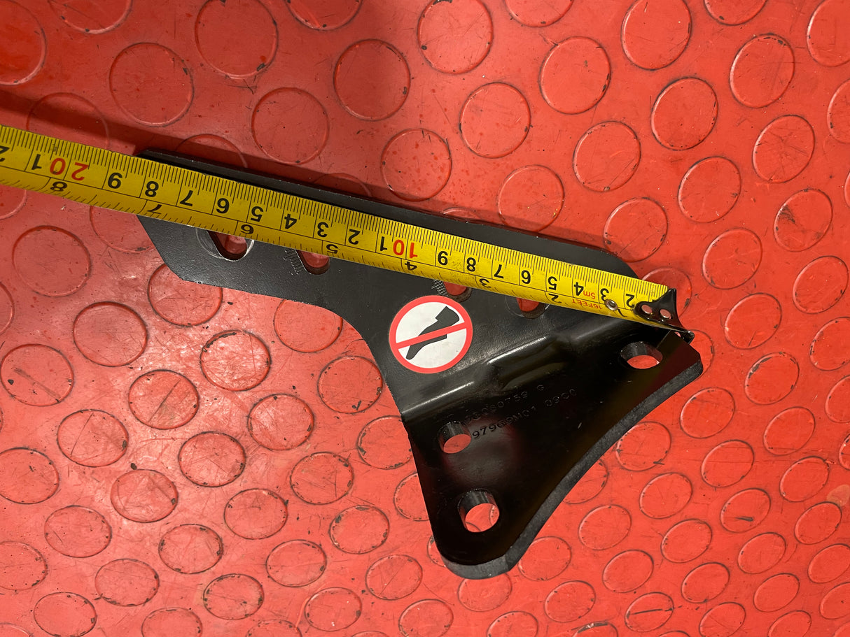 Vauxhall Vivaro/Citroen Dispatch/Peugeot Expert/Toyota Proace/Fiat Scudo PASSENGER SIDE SLIDING DOOR BOTTOM RUNNER PLATE 2016-2024 P/N 98080759