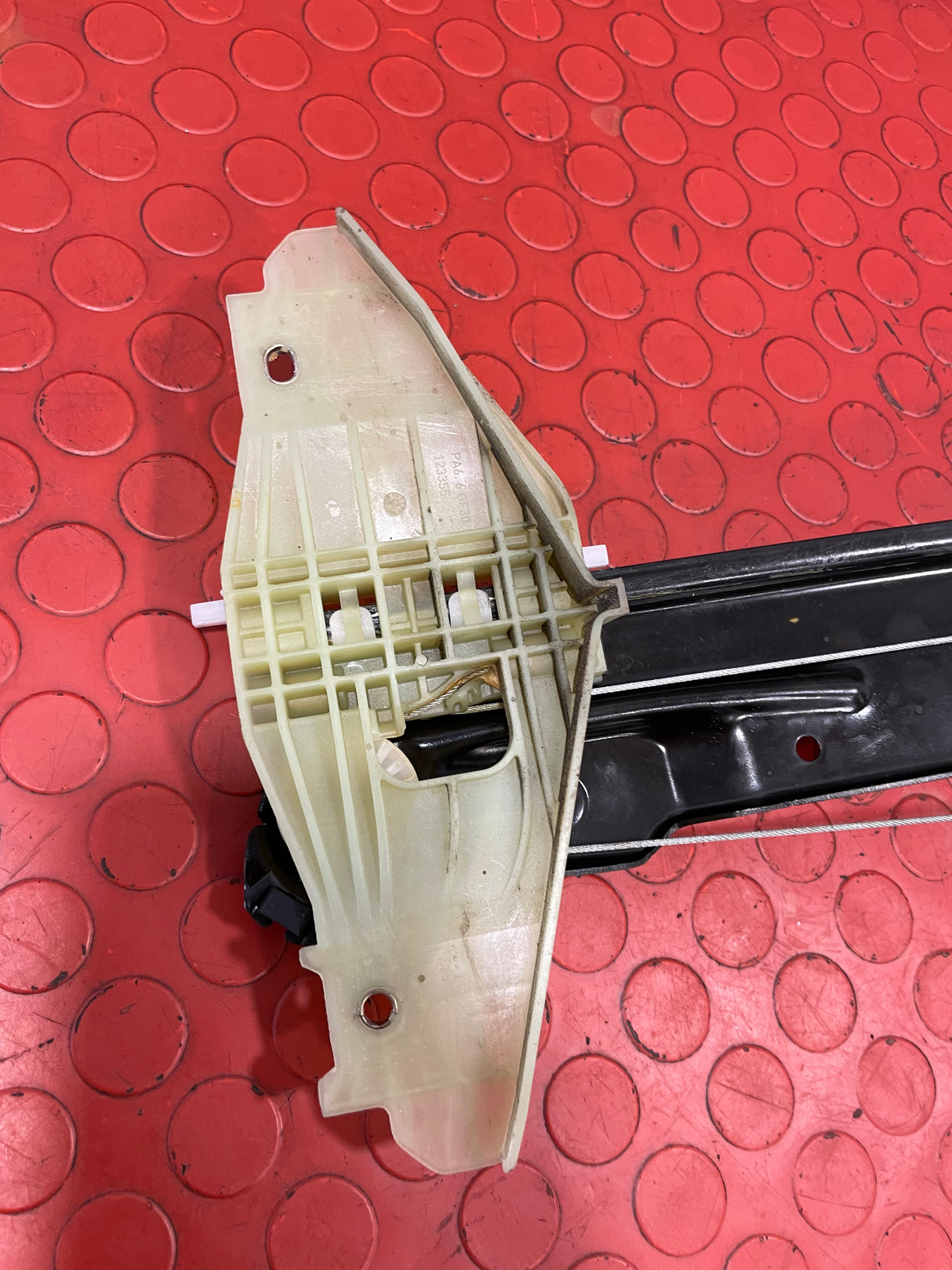 Vauxhall Vivaro/Citroen Dispatch/Peugeot Expert/Toyota Proace WINDOW REGULATOR FRONT PASSENGER'S SIDE (6 Pin) 2021 P/N 9829503680 - 1