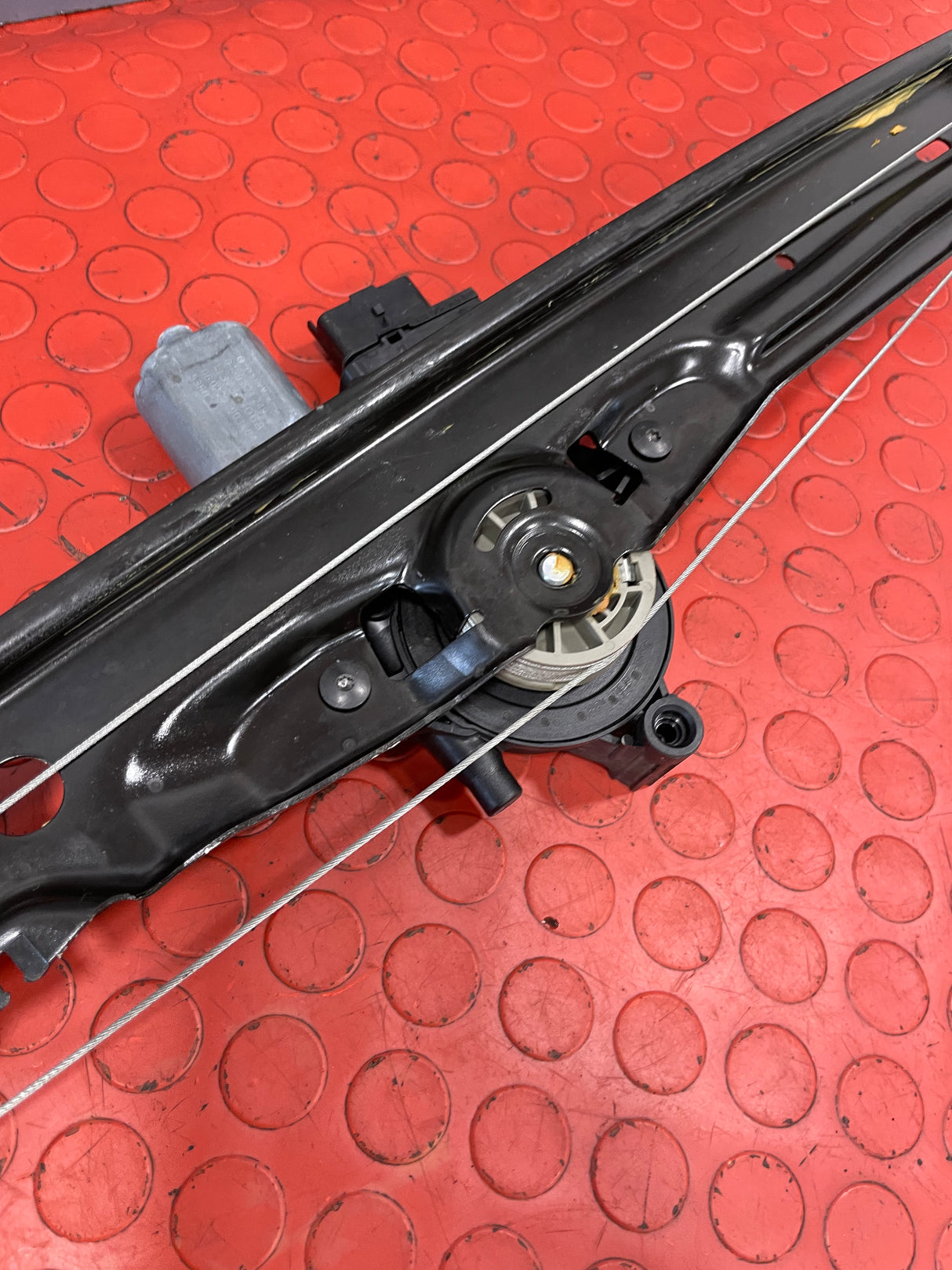 Vauxhall Vivaro/Citroen Dispatch/Peugeot Expert/Toyota Proace WINDOW REGULATOR FRONT PASSENGER'S SIDE (6 Pin) 2021 P/N 9829503680 - 1