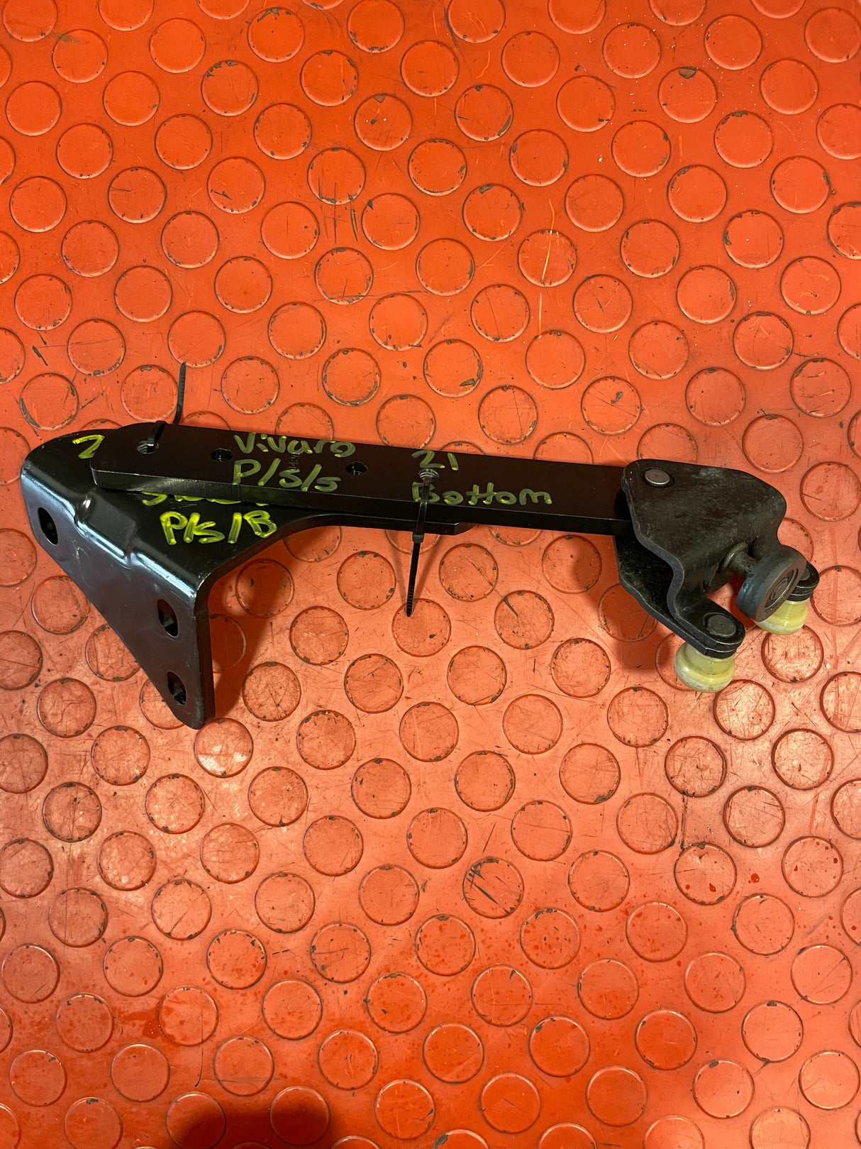 Vauxhall Vivaro/Citroen Dispatch/Peugeot Expert/Toyota Proace/Fiat Scudo PASSENGER SIDE SLIDING DOOR BOTTOM RUNNER PLATE 2016-2024 P/N 98080759