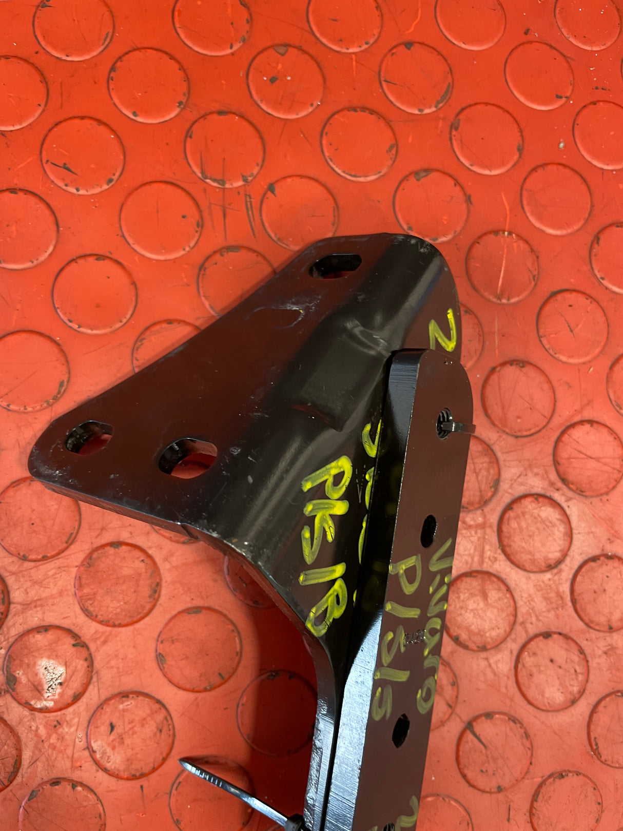 Vauxhall Vivaro/Citroen Dispatch/Peugeot Expert/Toyota Proace/Fiat Scudo PASSENGER SIDE SLIDING DOOR BOTTOM RUNNER PLATE 2016-2024 P/N 98080759