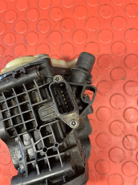 Citroen Dispatch/Peugeot Expert THERMOSTAT HOUSING w/ SWITCH & SENSOR 2.0 BlueHDi 2016-2024 P/N 9804160380