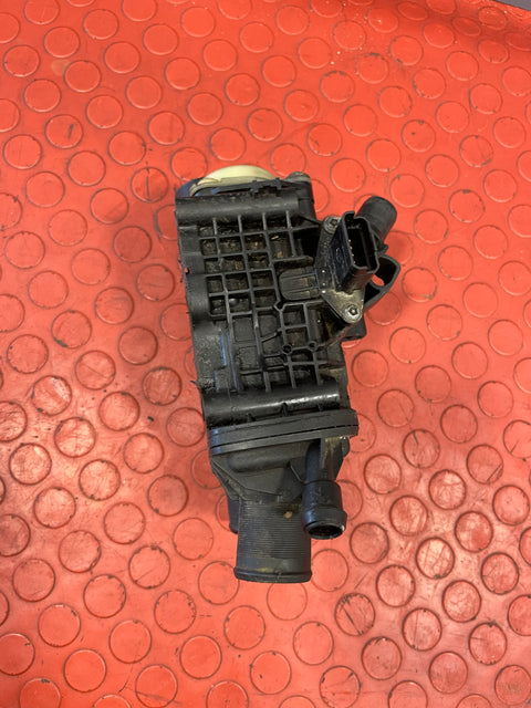 Citroen Dispatch/Peugeot Expert THERMOSTAT HOUSING w/ SWITCH & SENSOR 2.0 BlueHDi 2016-2024 P/N 9804160380