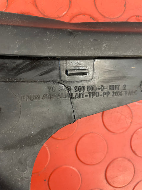 Citroen Berlingo/Peugeot Partner FRONT DOOR WINDOW RUBBER SEAL DRIVER'S SIDE O/S (w/ cut see photos) 2016 P/N 9680390780