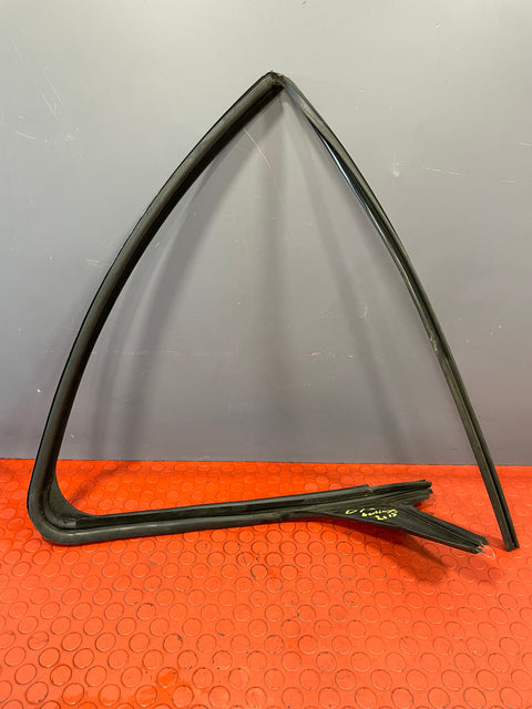 Citroen Berlingo/Peugeot Partner FRONT DOOR WINDOW RUBBER SEAL DRIVER'S SIDE O/S (w/ cut see photos) 2016 P/N 9680390780