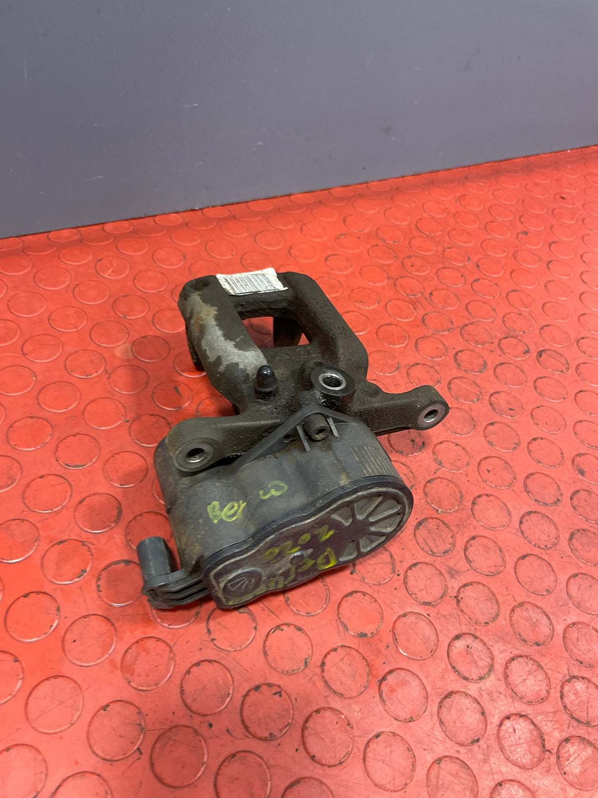 Citroen Berlingo/Peugeot Partner/Vauxhall Combo/Toyota Proace City REAR BRAKE CALIPER (2Pin) Driver's Side 2019-2024 1.5 P/N 9819059480