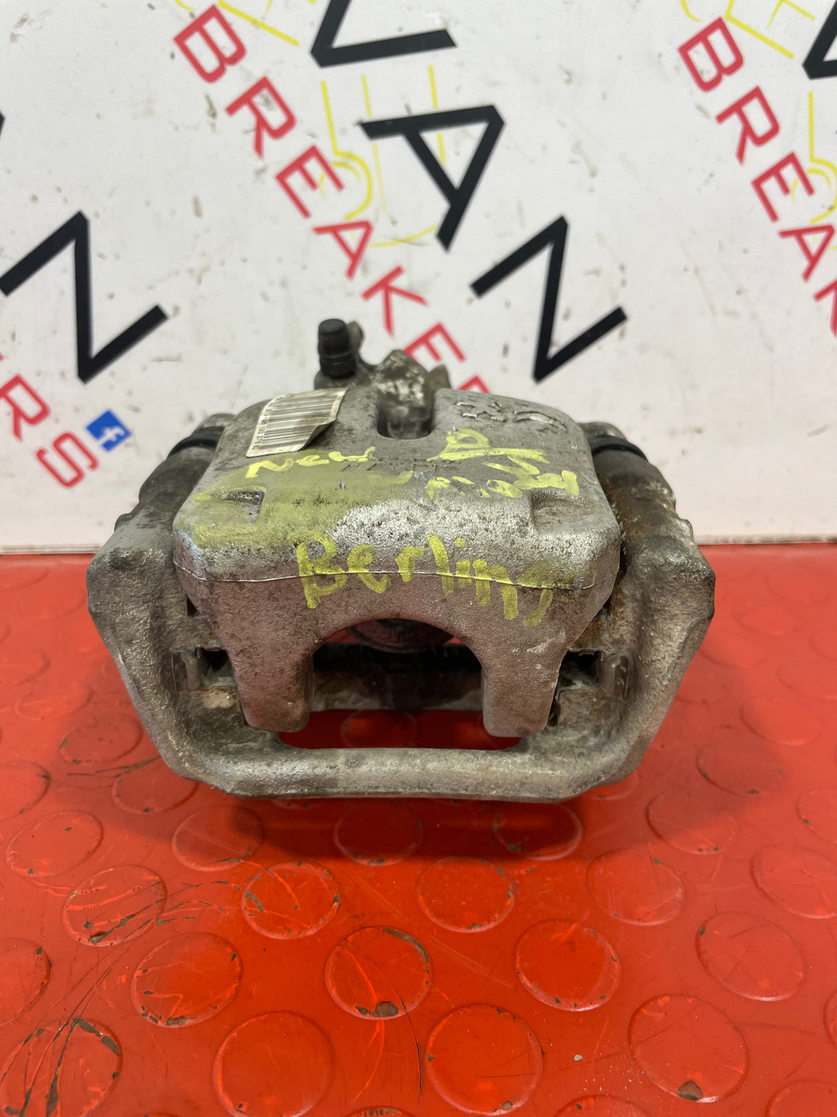 Citroen Berlingo/Peugeot Partner/Vauxhall Combo/Toyota Proace City REAR LEFT BRAKE CALIPER N/S PASSENGER 2018 - ON P/N 9819337680