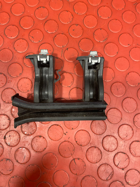 Citroen Berlingo/Peugeot Partner FRONT DOOR GLASS HOLDER RUNNER DRIVER'S SIDE O/S 2008-2018 P/N 9303T0