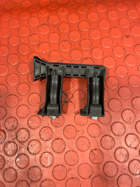 Citroen Berlingo/Peugeot Partner FRONT DOOR GLASS HOLDER RUNNER DRIVER'S SIDE O/S 2008-2018 P/N 9303T0