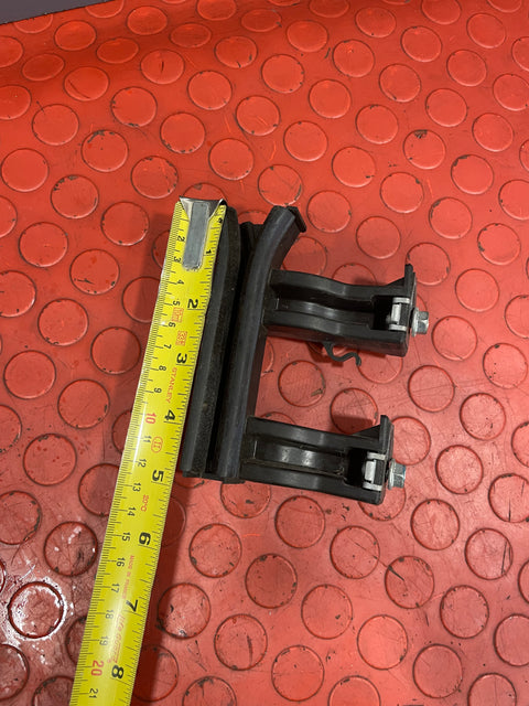 Citroen Berlingo/Peugeot Partner FRONT DOOR GLASS HOLDER RUNNER DRIVER'S SIDE O/S 2008-2018 P/N 9303T0