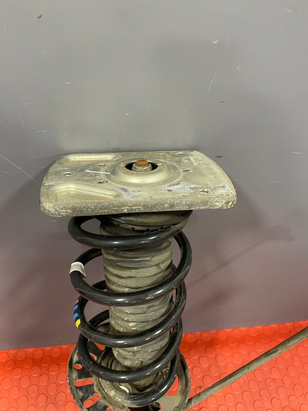 Citroen Dispatch/Peugeot Expert/Toyota Proace/Fiat Scudo COMPLETE FRONT SHOCK ABSORBER w/ STABILISER LINK PASSENGER's SIDE 2016-2023 P/N 9821596780 - 2