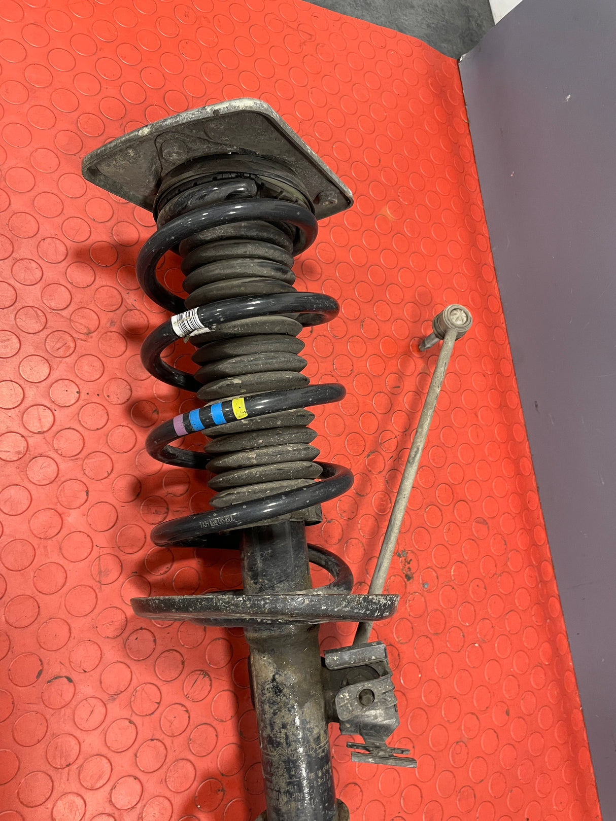 Citroen Dispatch/Peugeot Expert/Toyota Proace/Fiat Scudo COMPLETE FRONT SHOCK ABSORBER w/ STABILISER LINK PASSENGER's SIDE 2016-2023 P/N 9821596780 - 2