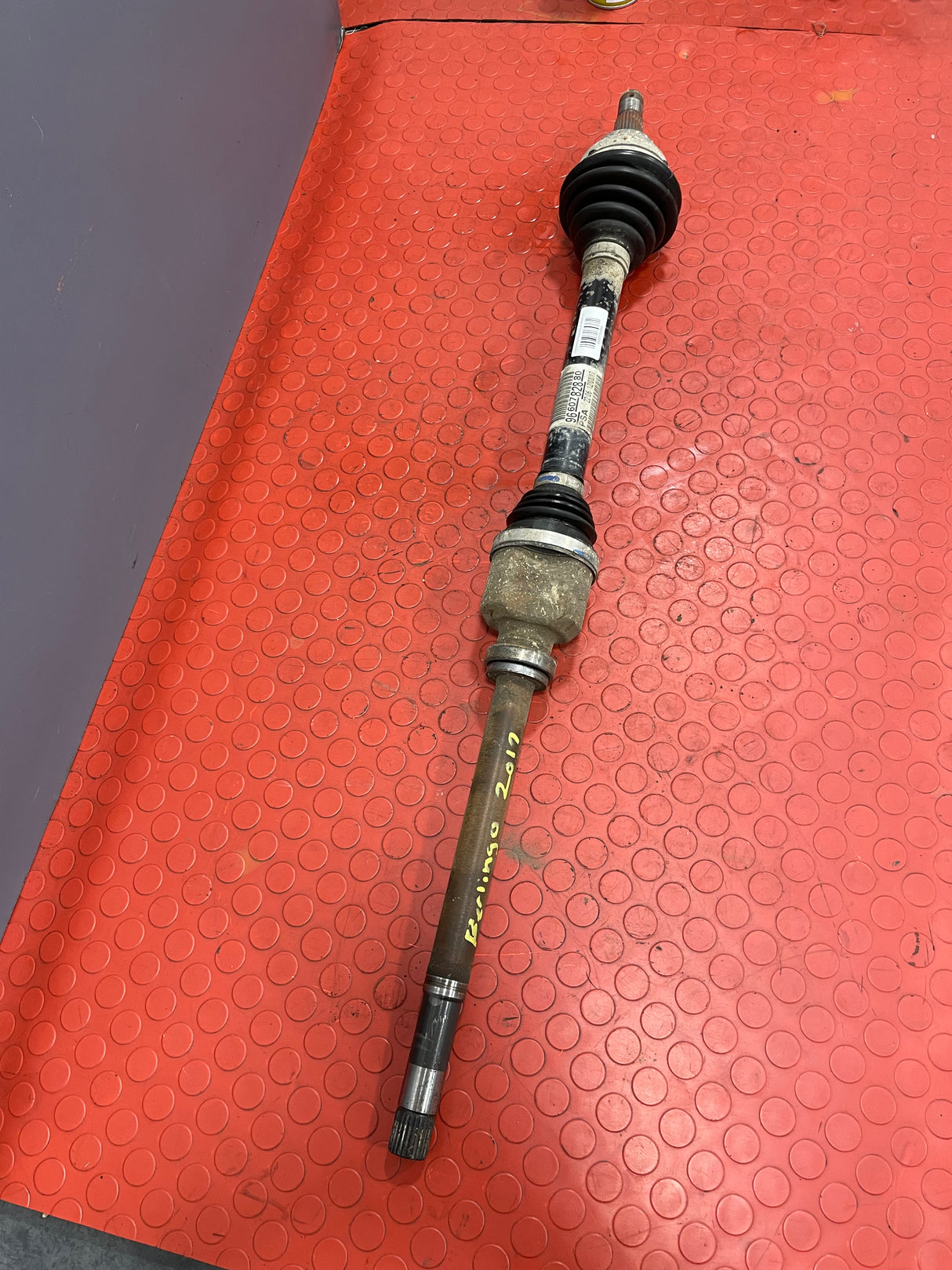 Citroen Berlingo/Peugeot Partner DRIVESHAFT Drivers Side 1.6 2008-2018 P/N 9660782880 - 1