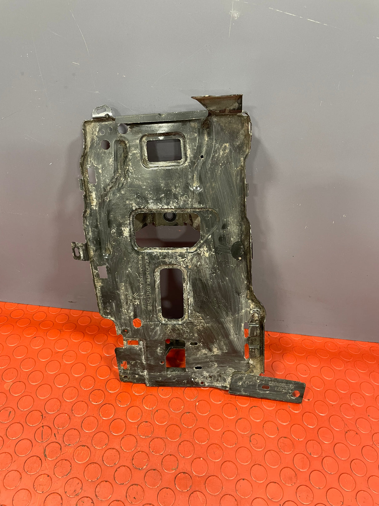 Citroen Dispatch/ Peugeot Expert/ Toyota Proace/ Vauxhall Vivaro BATTERY TRAY 2016-2024 P/N 981528858000 - 1