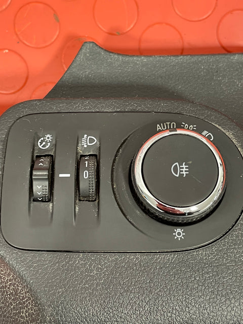 Citroen Berlingo/Peugeot Partner/Vauxhall Combo/Toyota Proace City LIGHT SWITCH AND SURROUND 2019-2024 P/N 9823887977-0 / 9818377077