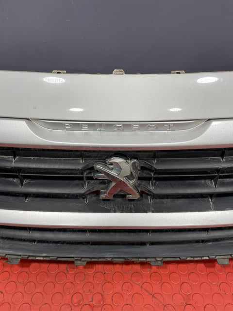 Peugeot Partner FRONT BUMPER GRILL COMPLETE W/ EMBLEM 2015-2018 P/N 99869852 / 9810963880