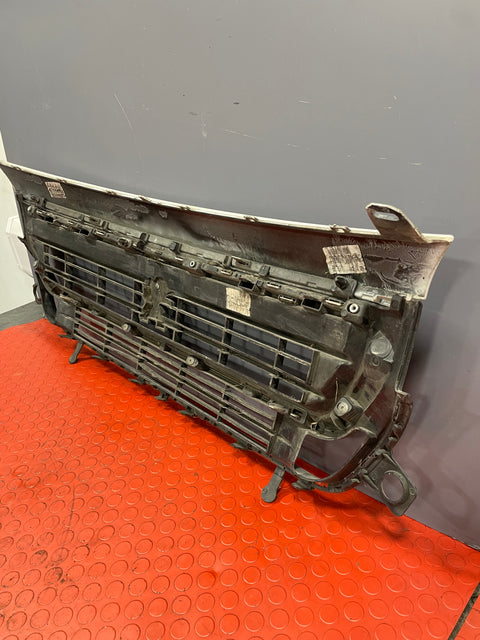 Peugeot Partner FRONT BUMPER GRILL COMPLETE W/ EMBLEM 2015-2018 P/N 99869852 / 9810963880