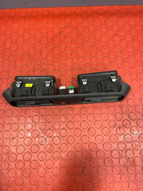 Peugeot Partner/Citroen Berlingo HAZARD & DOOR LOCKING SWITCH w/ AIR VENTS 2019-2023 P/N GEO04662020