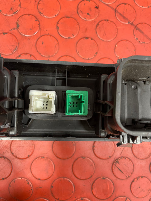 Peugeot Partner/Citroen Berlingo HAZARD & DOOR LOCKING SWITCH w/ AIR VENTS 2019-2023 P/N GEO04662020