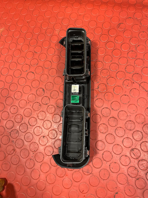Peugeot Partner/Citroen Berlingo HAZARD & DOOR LOCKING SWITCH w/ AIR VENTS 2019-2023 P/N GEO04662020