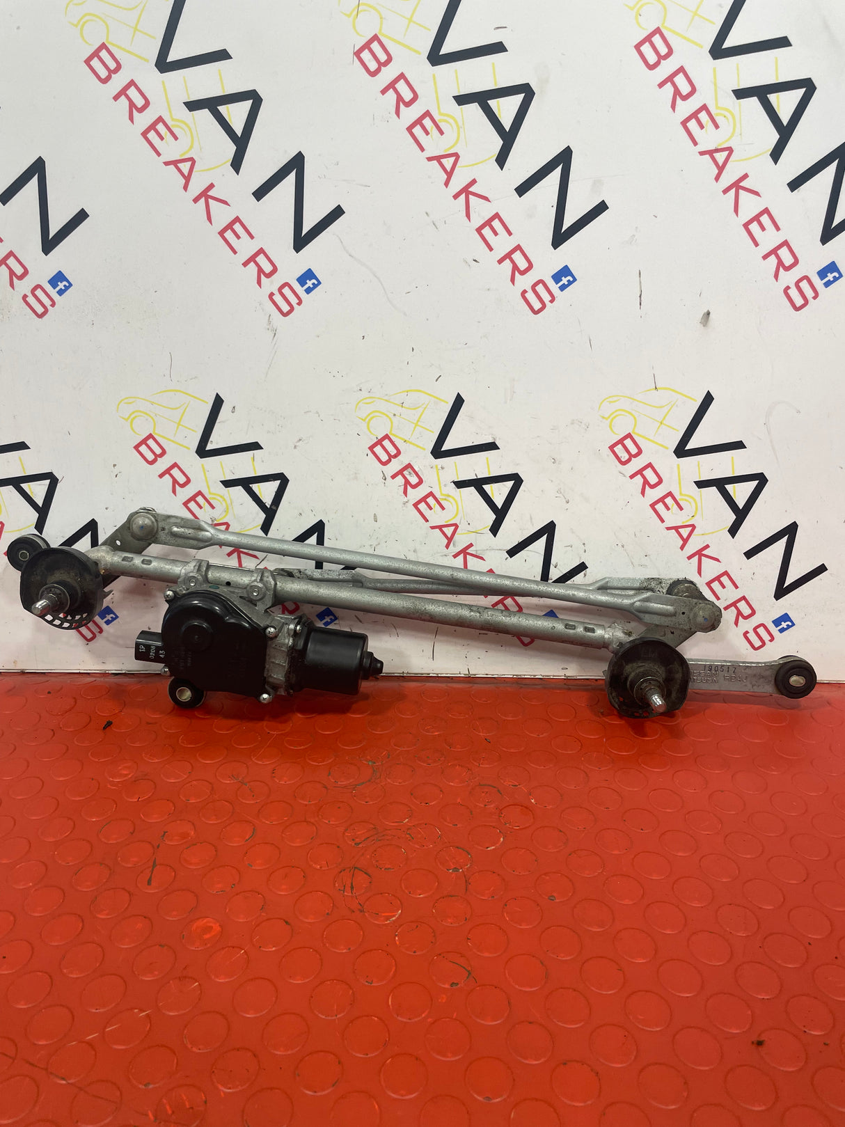 Nissan Navara WIPER LINKAGE AND MOTOR 2016 P/N 288004JA0A
