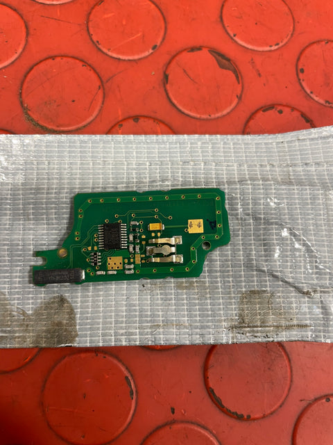 Citroen Berlingo ENGINE CONTROL MODULE (ECM/ECU) & BODY CONTROL MODULE (BSI w/ KEY MICRO CHIP) 2013-2018 P/N: 9807885980 / 9807028880