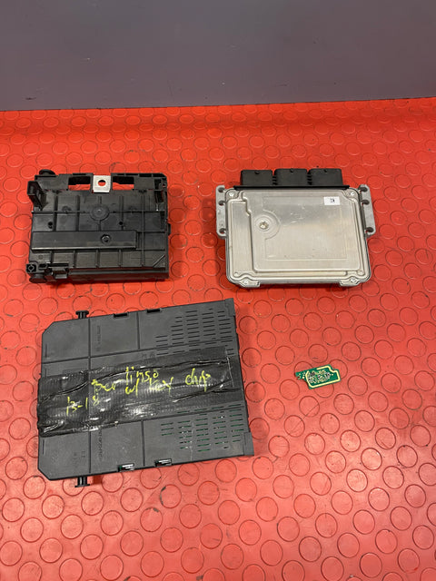 Citroen Berlingo ENGINE CONTROL MODULE (ECM/ECU) & BODY CONTROL MODULE (BSI w/ KEY MICRO CHIP) 2013-2018 P/N: 9807885980 / 9807028880