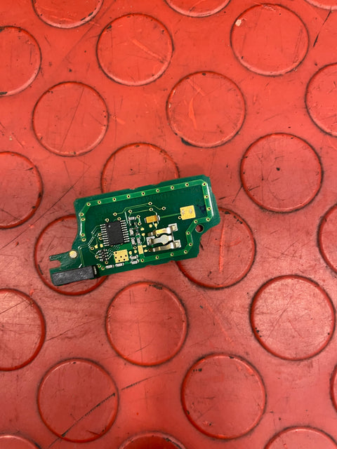 Citroen Berlingo ENGINE CONTROL MODULE (ECM/ECU) & BODY CONTROL MODULE (BSI w/ KEY MICRO CHIP) 2013-2018 P/N: 9807885980 / 9807028880