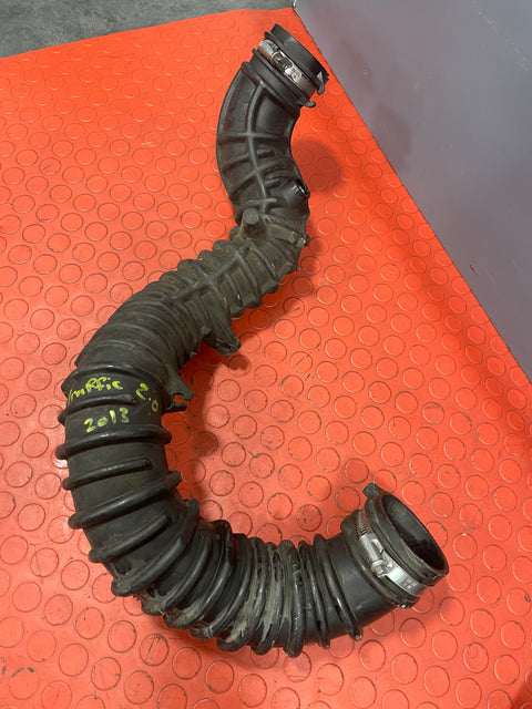 Vauxhall Vivaro/Renault Trafic/Nissan Primastar TURBO AIR INDUCTION PIPE 2.0 2001-2014 P/N 8200607746