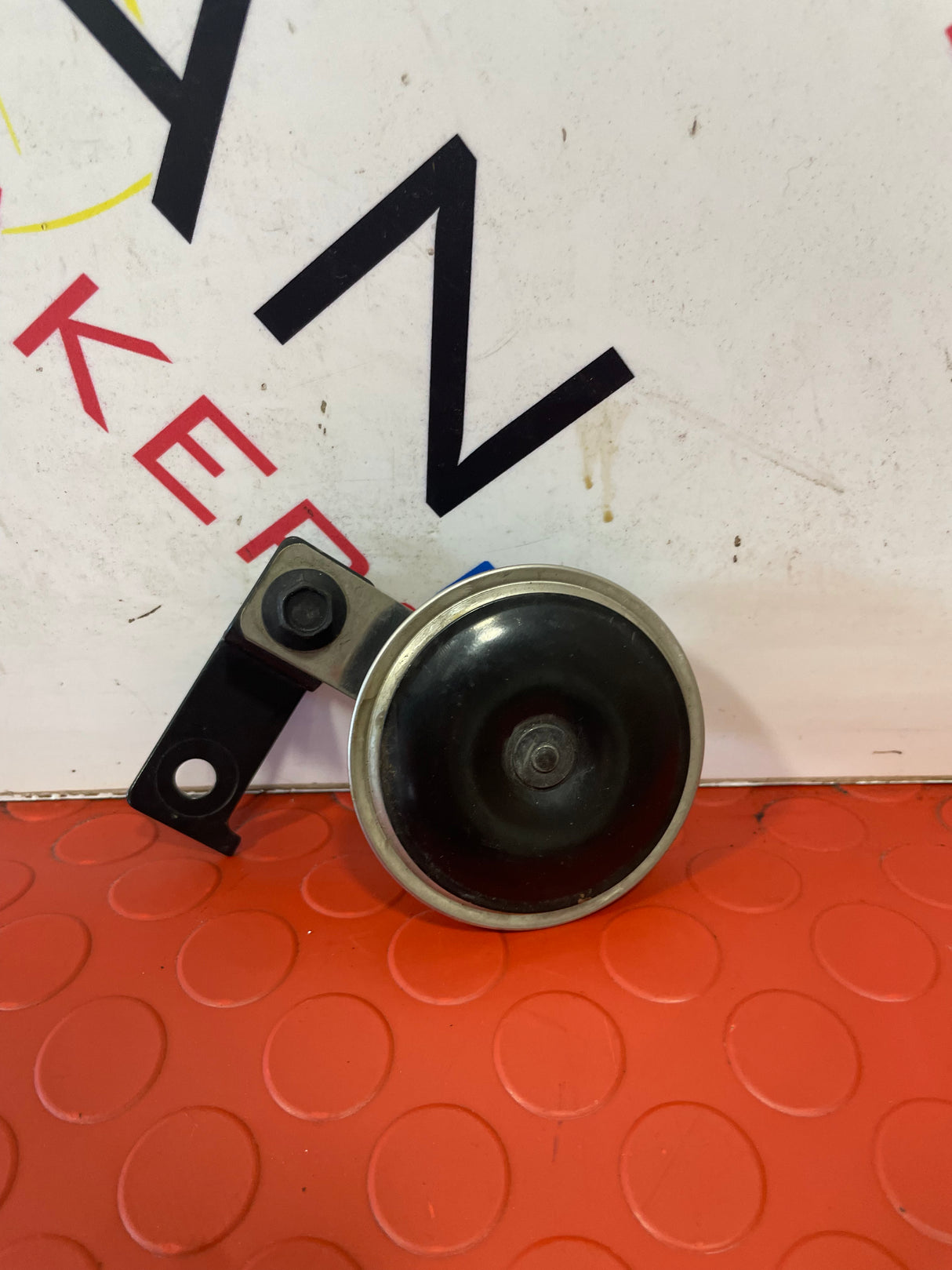 Nissan Navara HIGH HORN SIGNAL 2015-2024 P/N E13000114