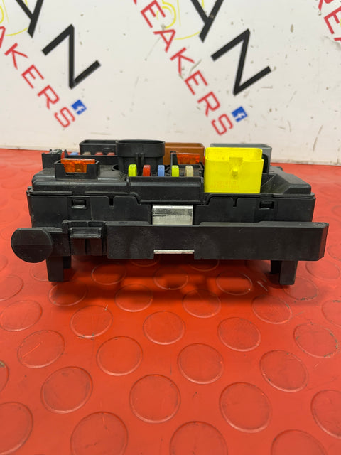 PEUGEOT 207 UNDER BONNET FUSE BOX 1.6 HDI RO9 2010 P/N 9664997880