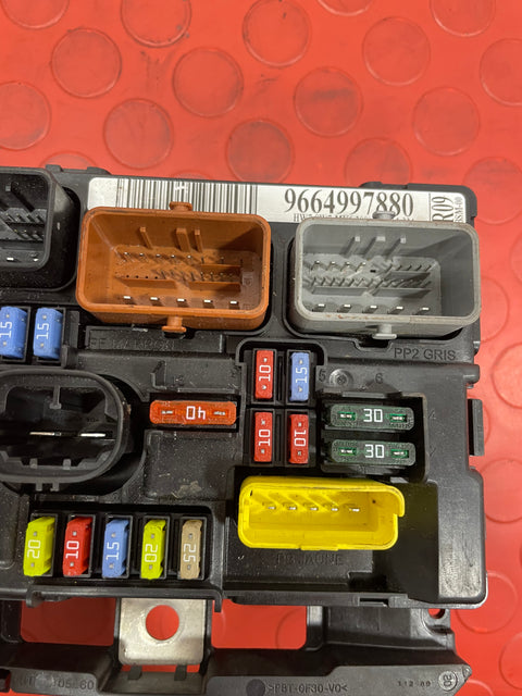 PEUGEOT 207 UNDER BONNET FUSE BOX 1.6 HDI RO9 2010 P/N 9664997880