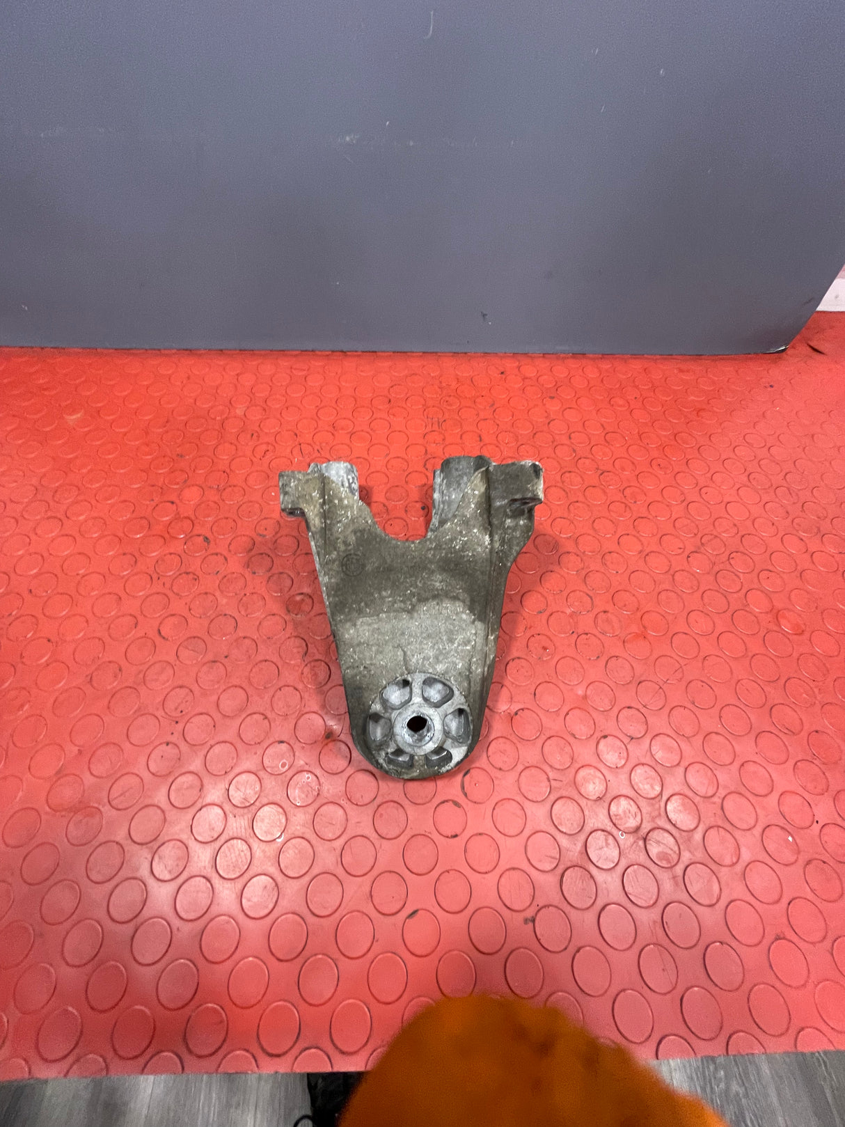 Ford Transit ENGINE MOUNT BRACKET MK7 2.4 RWD 2008 P/N 6C116037AA