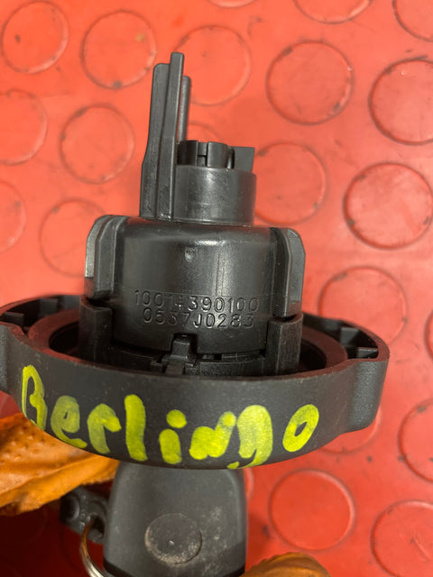 Citroen Berlingo/Peugeot Partner/Toyota Proace City/Vauxhall Combo LOCKABLE FUEL CAP WITH KEY 2019-2024 P/N 10014390100