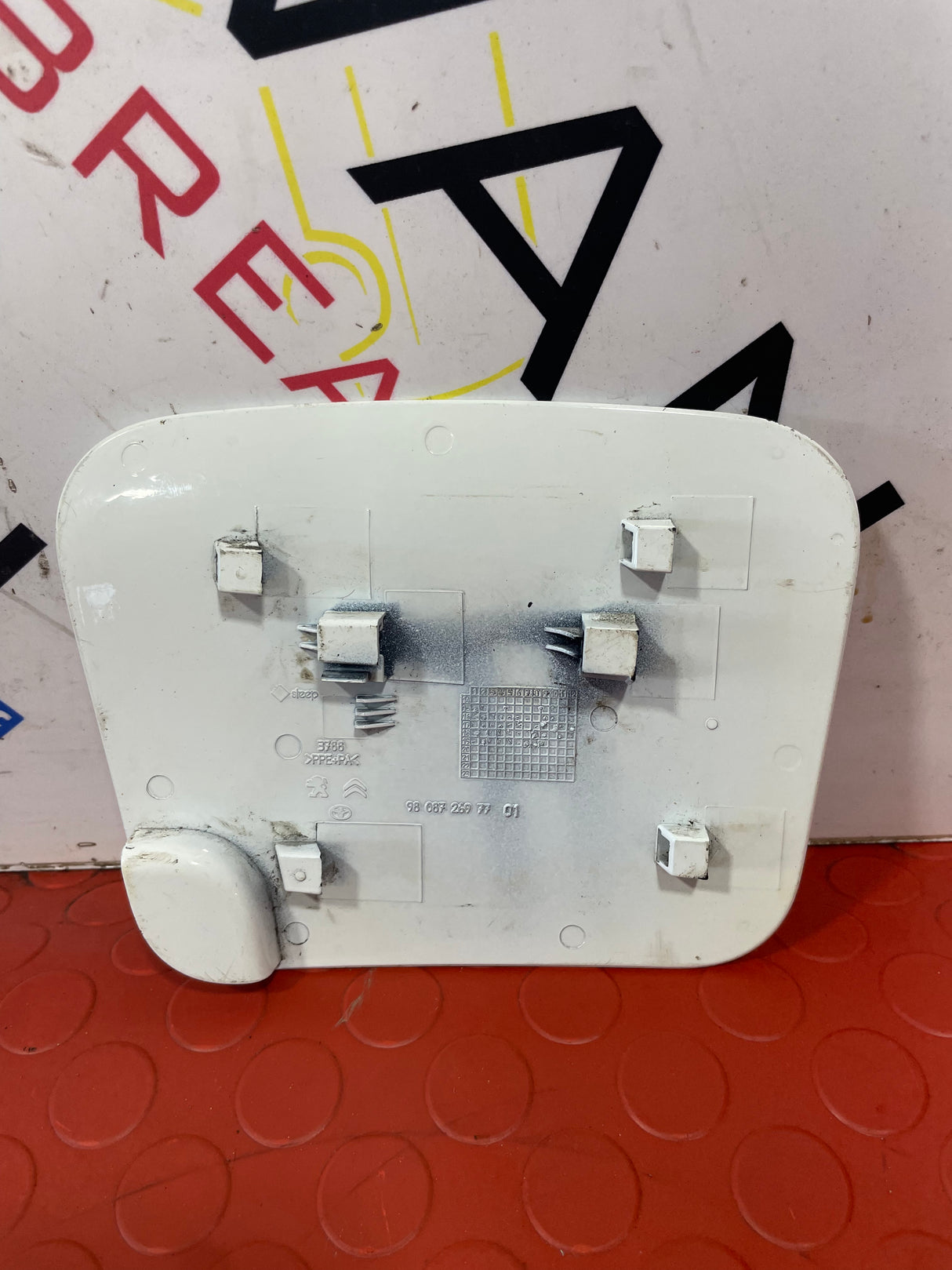 Citroen Dispatch/ Peugeot Expert FUEL TANK DOOR 2016-2023 P/N 980872697701