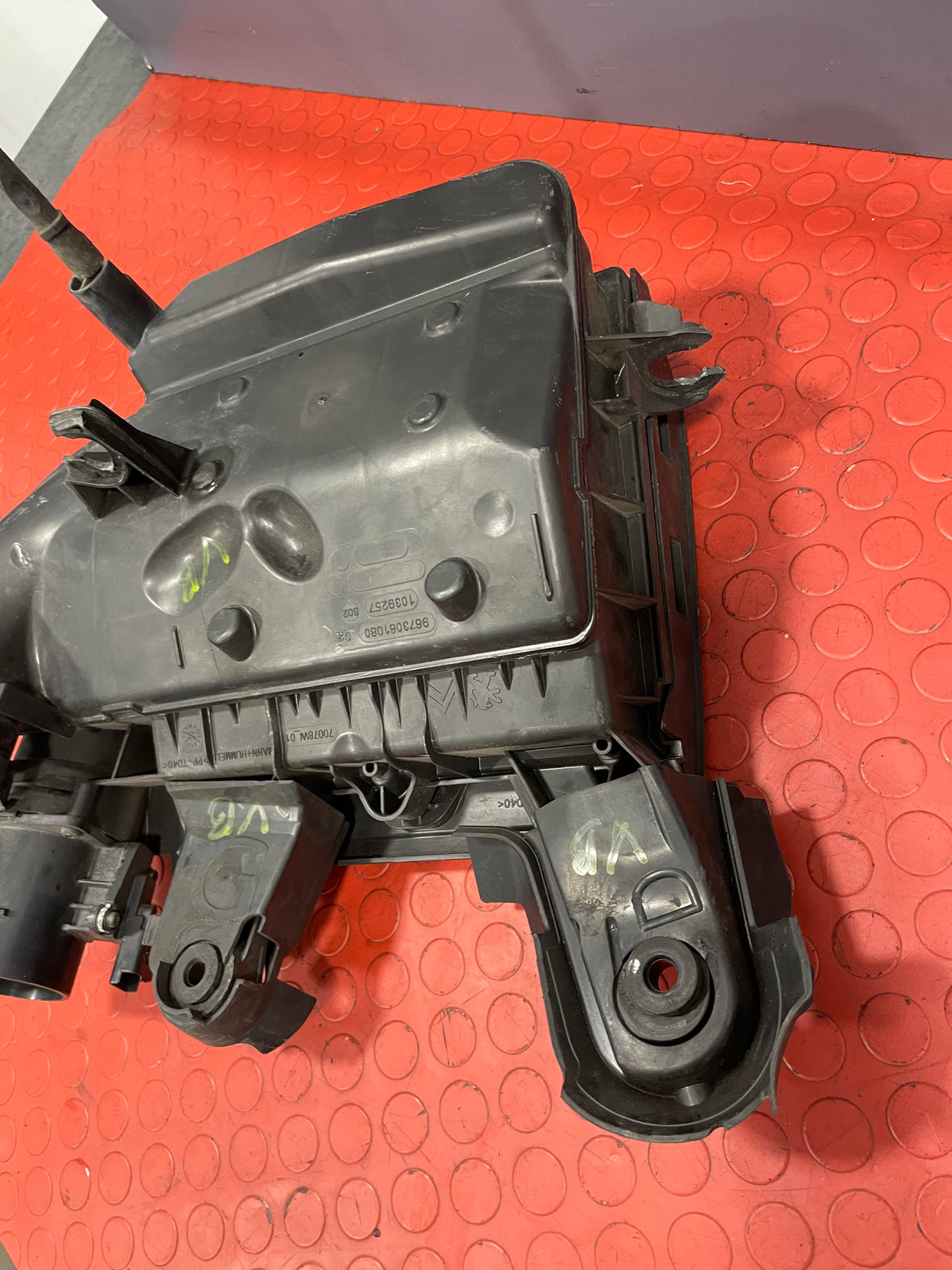Citroen Berlingo/Peugeot Partner AIRBOX WITH AIR FLOW SENSOR & AIR FILTER (repaired hairline crack) 1.6hdi 2008-2016 P/N 9673061080-1