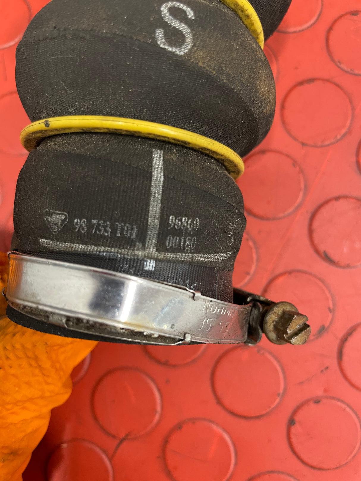 Citroen Dispatch/Peugeot Expert INTERCOOLER HOSE / TURBO HOSE 1.6 2015 P/N 98733T01 / 9686000180