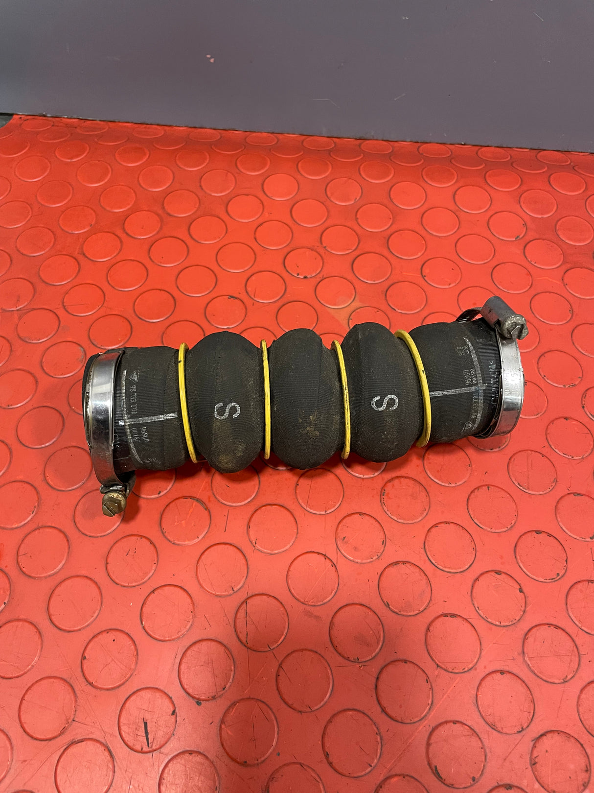 Citroen Dispatch/Peugeot Expert INTERCOOLER HOSE / TURBO HOSE 1.6 2015 P/N 98733T01 / 9686000180