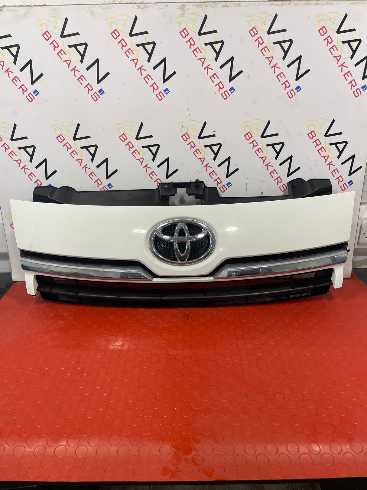 Toyota Proace FRONT GRILL WHITE 2013-2016 P/N 9806434177