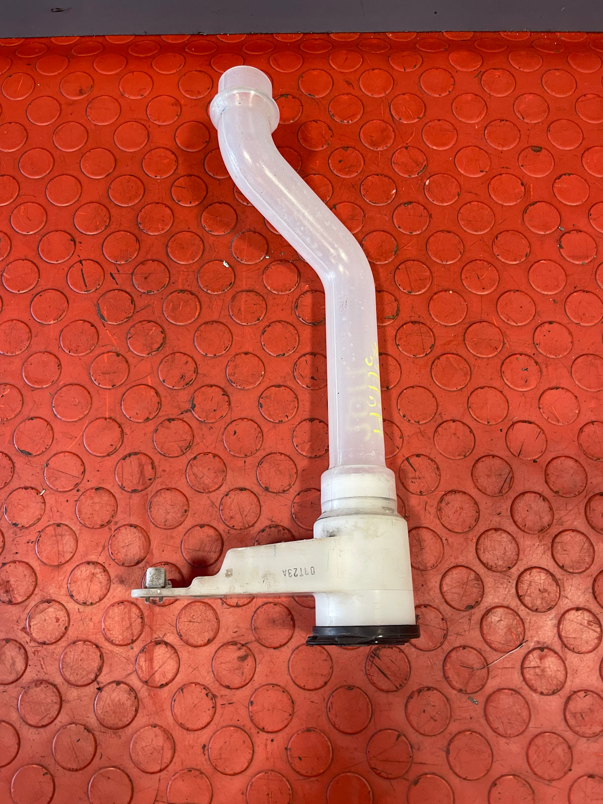 Toyota Hilux WASHER BOTTLE NECK 2016-2023 R/N WAS50 / 09T23A