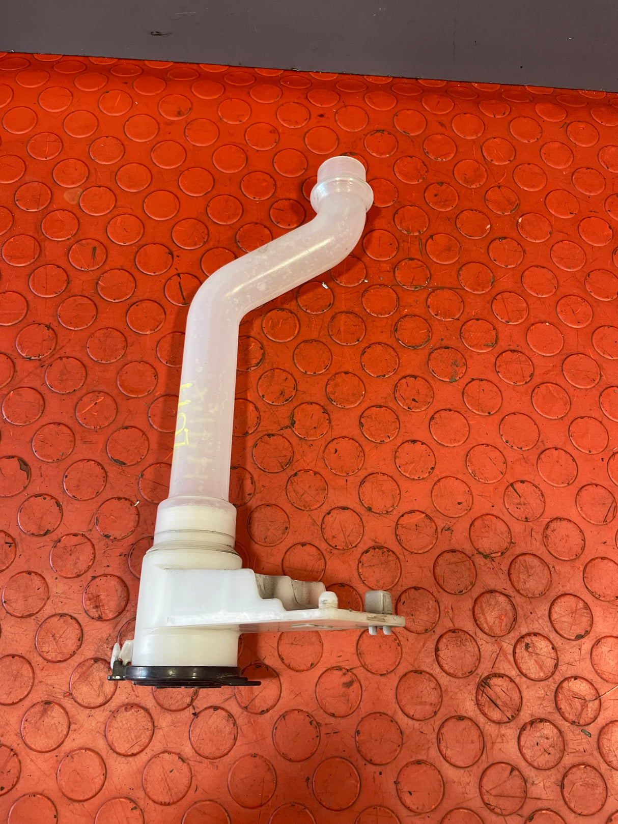 Toyota Hilux WASHER BOTTLE NECK 2016-2023 R/N WAS50 / 09T23A