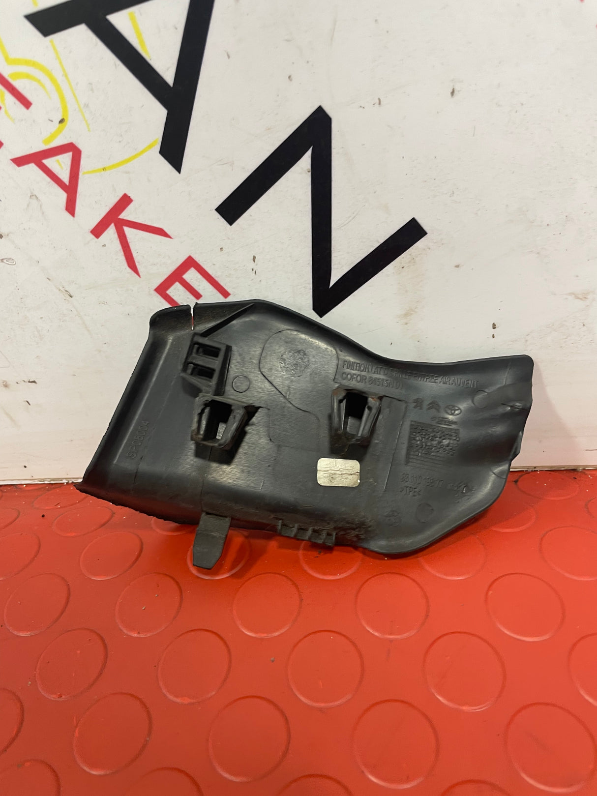 Citroen Dispatch/ Peugeot Expert/ Toyota Proace/ Vauxhall Vivaro(19) FRONT WIPER COWL TRIM 2016-2023 P/N 9811019877