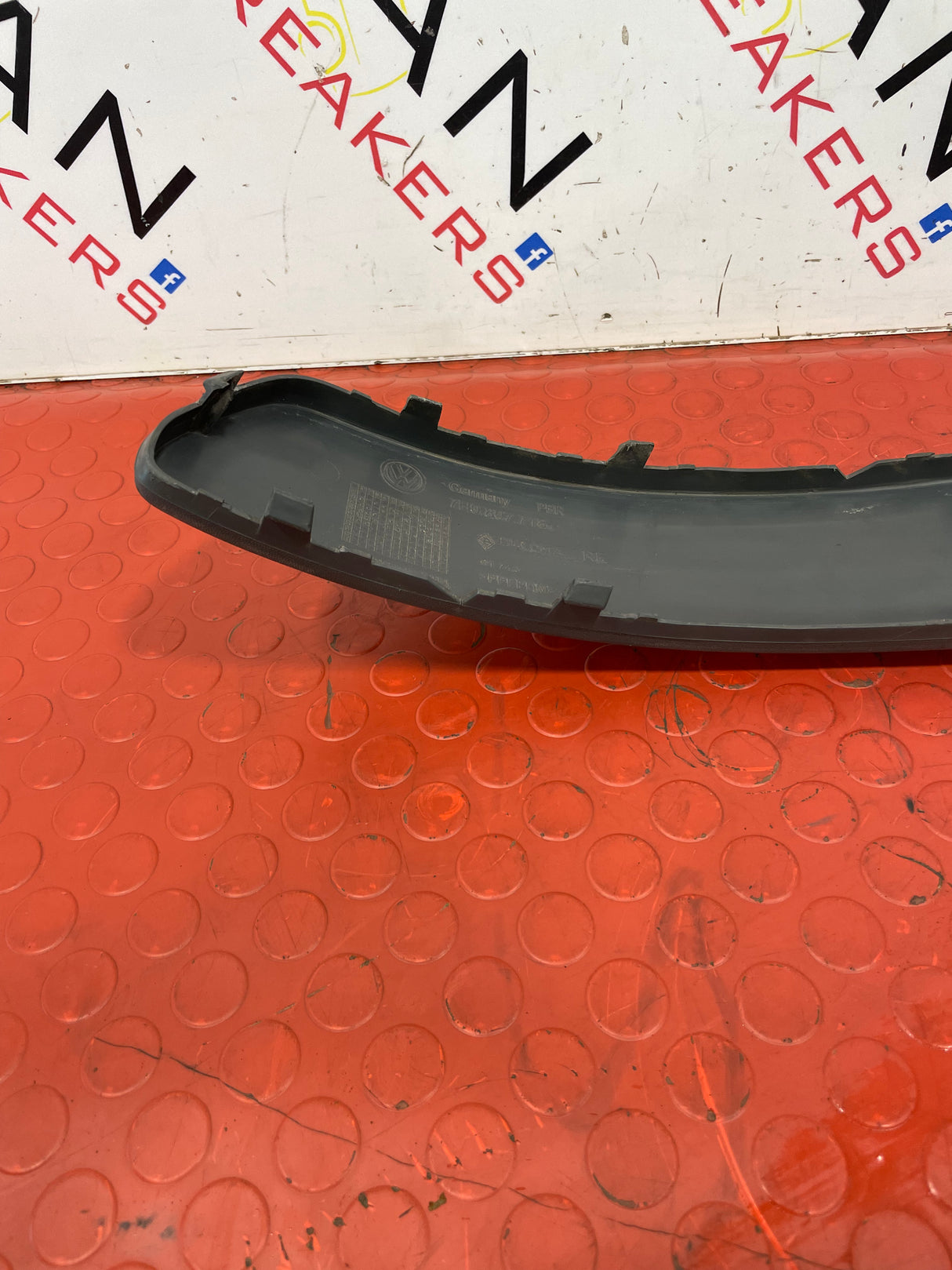 Volkswagen Transporter T5 DRIVER SIDE FRONT BUMPER TRIM 2010-2015 P/N 7H0807718